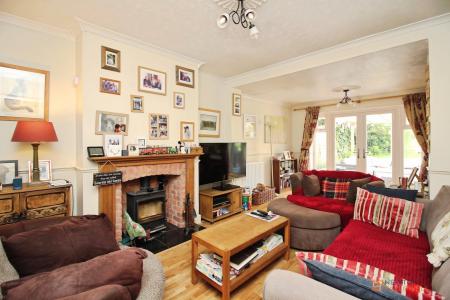 3 bedroom Detached house for sale in Loughborough Road, Birstall, LE4