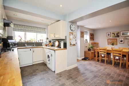 3 bedroom Detached house for sale in Loughborough Road, Birstall, LE4