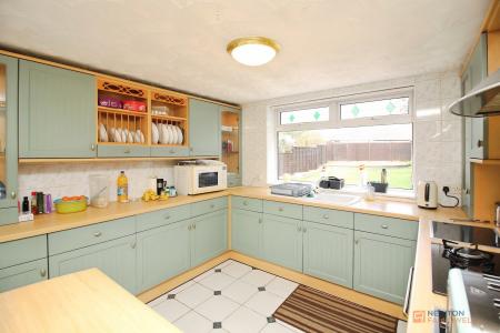 2 bedroom Semi-detached bungalow for sale in Humberstone Lane, Thurmaston, LE4