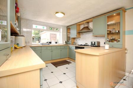 2 bedroom Semi-detached bungalow for sale in Humberstone Lane, Thurmaston, LE4