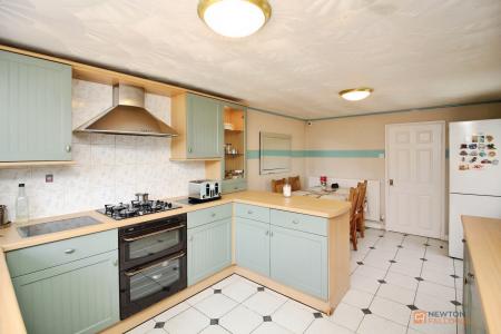 2 bedroom Semi-detached bungalow for sale in Humberstone Lane, Thurmaston, LE4