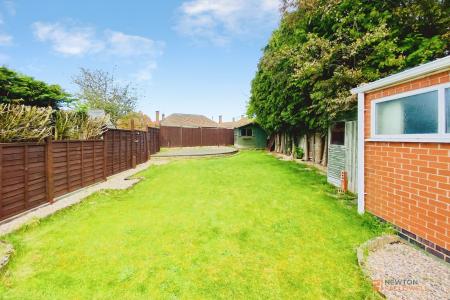 2 bedroom Semi-detached bungalow for sale in Humberstone Lane, Thurmaston, LE4