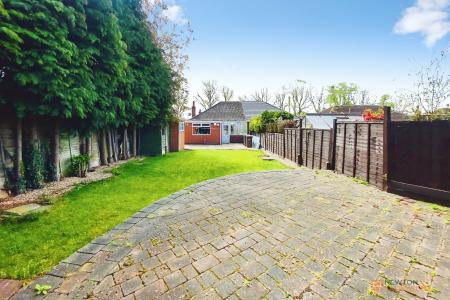 2 bedroom Semi-detached bungalow for sale in Humberstone Lane, Thurmaston, LE4