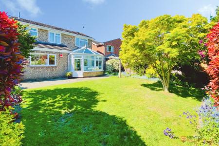 4 bedroom Detached house for sale in Hungarton Drive, Syston, LE7