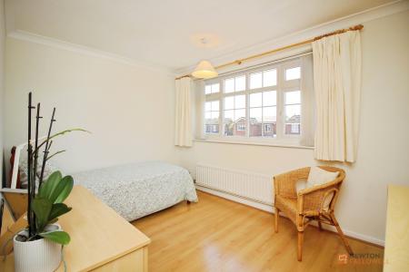 4 bedroom Detached house for sale in Hungarton Drive, Syston, LE7