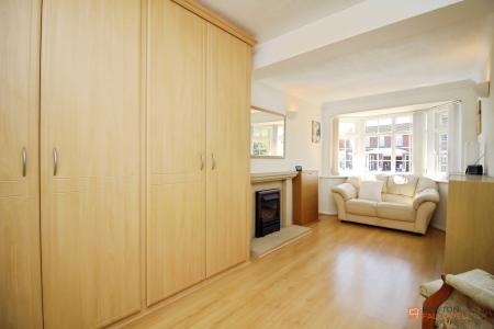 4 bedroom Detached house for sale in Hungarton Drive, Syston, LE7