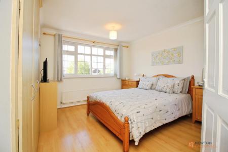 4 bedroom Detached house for sale in Hungarton Drive, Syston, LE7