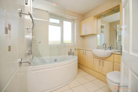 4 bedroom Detached house for sale in Hungarton Drive, Syston, LE7