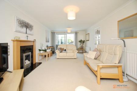 4 bedroom Detached house for sale in Hungarton Drive, Syston, LE7