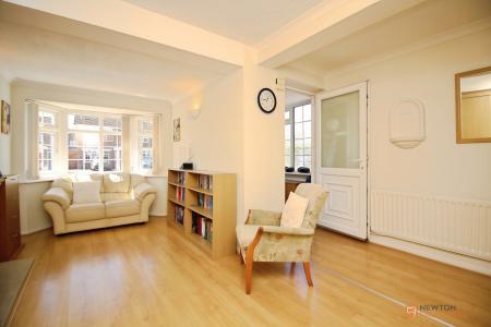 4 bedroom Detached house for sale in Hungarton Drive, Syston, LE7