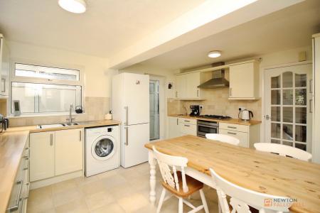 4 bedroom Detached house for sale in Hungarton Drive, Syston, LE7