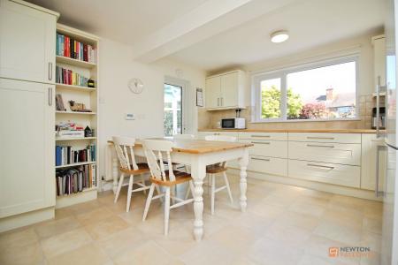 4 bedroom Detached house for sale in Hungarton Drive, Syston, LE7