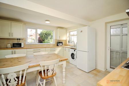 4 bedroom Detached house for sale in Hungarton Drive, Syston, LE7