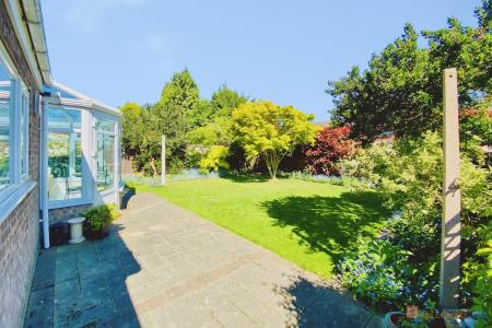 4 bedroom Detached house for sale in Hungarton Drive, Syston, LE7