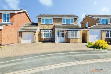 4 bedroom Detached house for sale in Hungarton Drive, Syston, LE7