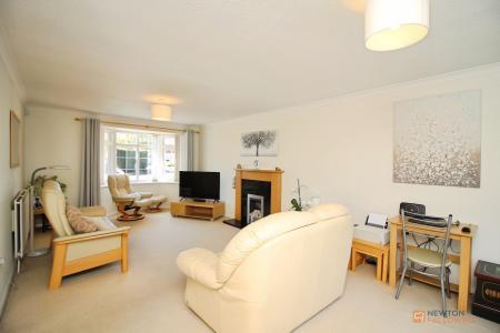 4 bedroom Detached house for sale in Hungarton Drive, Syston, LE7