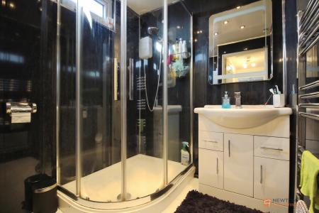 4 bedroom End of terrace house for sale in Selkirk Road, Rushey Mead, LE4