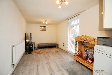 4 bedroom End of terrace house for sale in Selkirk Road, Rushey Mead, LE4