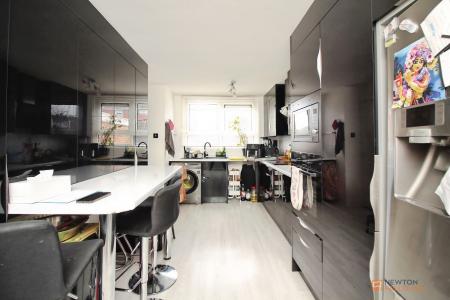 4 bedroom End of terrace house for sale in Selkirk Road, Rushey Mead, LE4