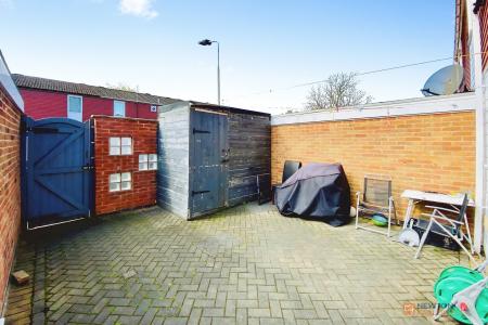 4 bedroom End of terrace house for sale in Selkirk Road, Rushey Mead, LE4