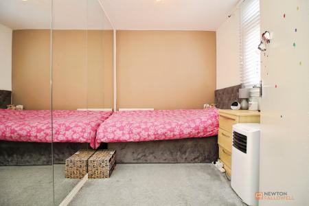 4 bedroom End of terrace house for sale in Selkirk Road, Rushey Mead, LE4