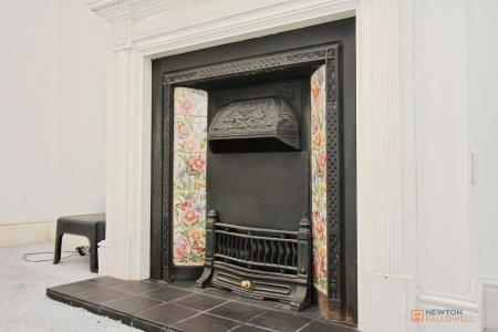 3 bedroom End of terrace house for sale in High Street, Syston, LE7