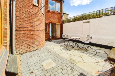 3 bedroom End of terrace house for sale in High Street, Syston, LE7