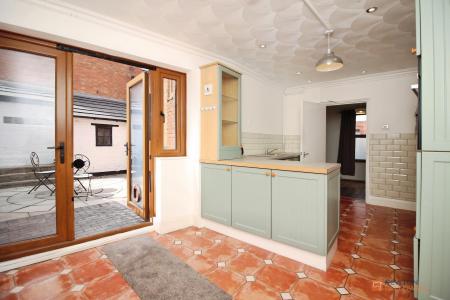 3 bedroom End of terrace house for sale in High Street, Syston, LE7