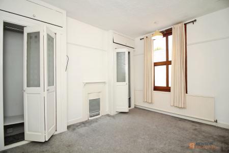3 bedroom End of terrace house for sale in High Street, Syston, LE7