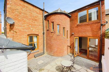 3 bedroom End of terrace house for sale in High Street, Syston, LE7