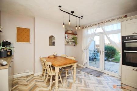 3 bedroom Semi-detached house for sale in Barkby Road, Syston, LE7