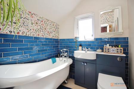 3 bedroom Semi-detached house for sale in Barkby Road, Syston, LE7