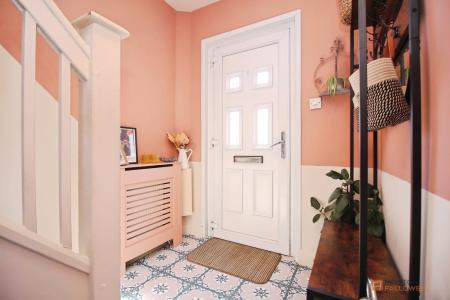 3 bedroom Semi-detached house for sale in Barkby Road, Syston, LE7