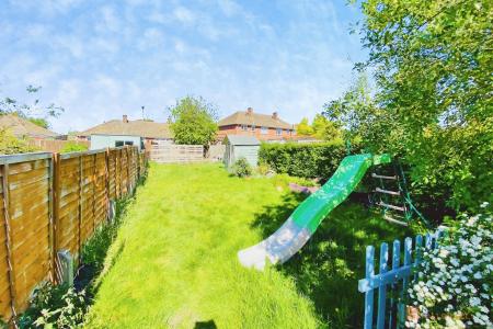 3 bedroom Semi-detached house for sale in Barkby Road, Syston, LE7