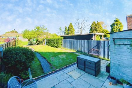 3 bedroom Semi-detached house for sale in Barkby Road, Syston, LE7