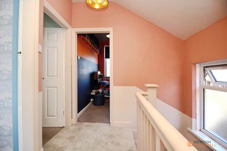 3 bedroom Semi-detached house for sale in Barkby Road, Syston, LE7