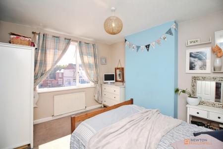 3 bedroom Semi-detached house for sale in Barkby Road, Syston, LE7