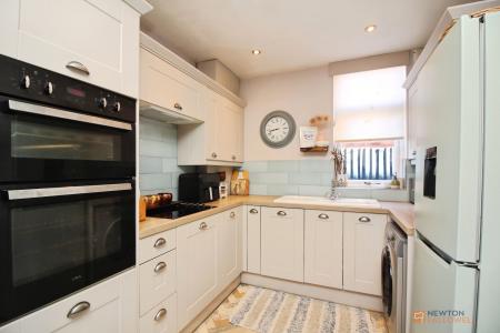 3 bedroom Semi-detached house for sale in Barkby Road, Syston, LE7