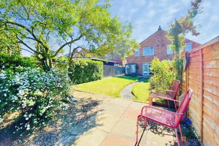3 bedroom Semi-detached house for sale in Barkby Road, Syston, LE7