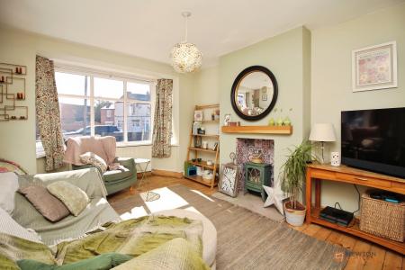 3 bedroom Semi-detached house for sale in Barkby Road, Syston, LE7