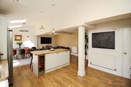 4 bedroom Semi-detached house for sale in Goodes Lane, Syston, LE7