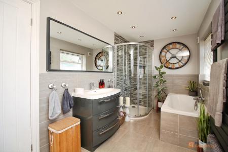 4 bedroom Semi-detached house for sale in Goodes Lane, Syston, LE7
