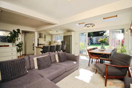 4 bedroom Semi-detached house for sale in Goodes Lane, Syston, LE7