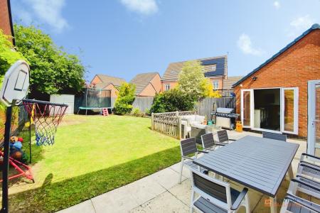 3 bedroom Detached house for sale in Sandpit Drive, Birstall, LE4