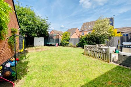3 bedroom Detached house for sale in Sandpit Drive, Birstall, LE4