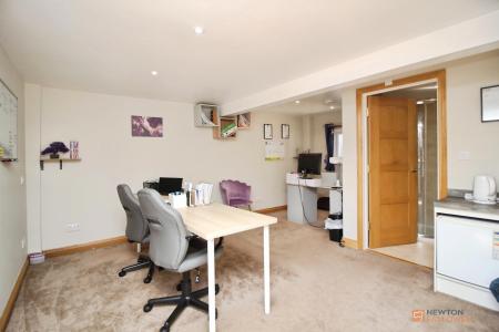 4 bedroom Detached bungalow for sale in Syston Road, Queniborough, LE7