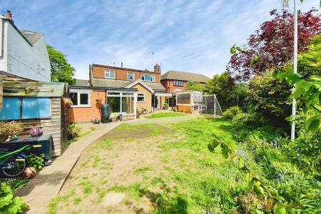 4 bedroom Detached bungalow for sale in Syston Road, Queniborough, LE7