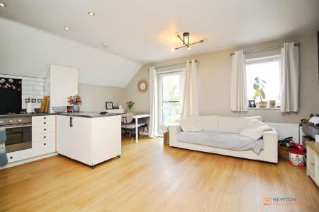 2 bedroom Flat for sale in White Hart Close, Thurmaston, LE4