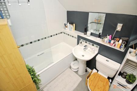 2 bedroom Flat for sale in White Hart Close, Thurmaston, LE4