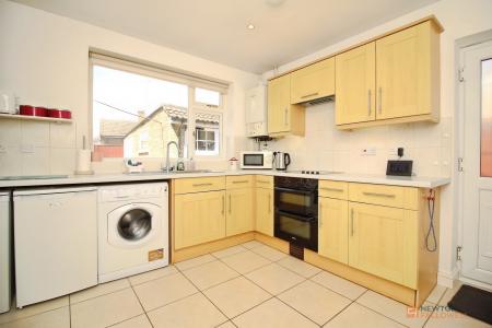 3 bedroom Semi-detached bungalow for sale in Margaret Close, Thurmaston, LE4